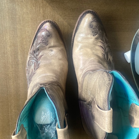 Corral Vintage Cowgirl- light brown/tan Embroidered Ankle Booties - Picture 8 of 10
